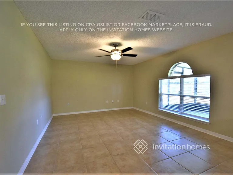 2210 Brookshire Cir — Photo 2
