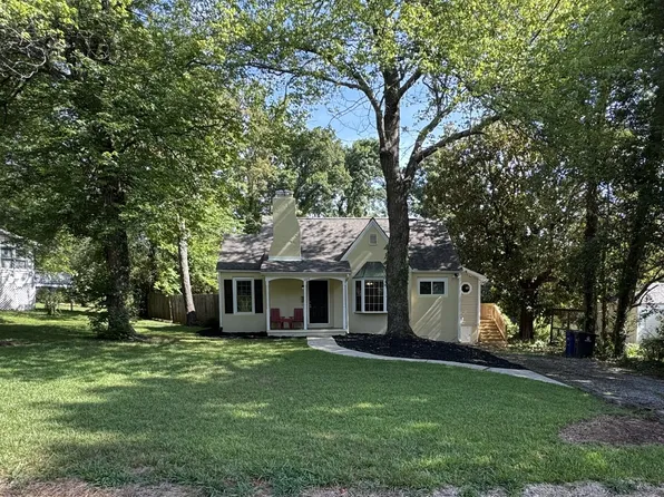 1223 Brookwood Dr, Winston Salem, NC 27106