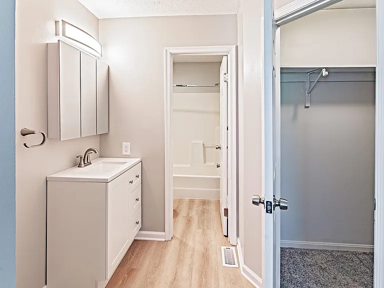 222 Britain Ct — Photo 12