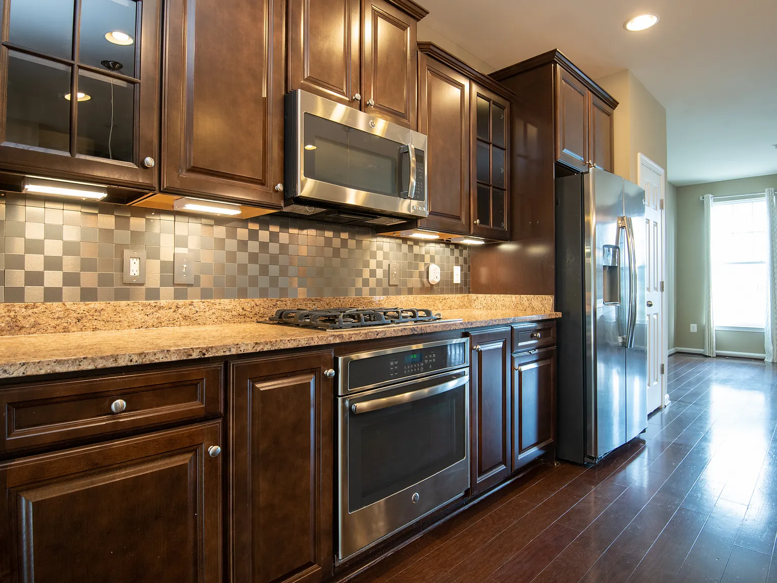 3 bed, 2.5 bath, 2165 sqft, $3,500 — Photo 4