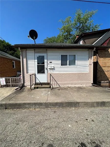 153 Monroe St photo 1