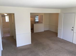 2042 Gascony Parc Dr, Lake Saint Louis, MO 63367