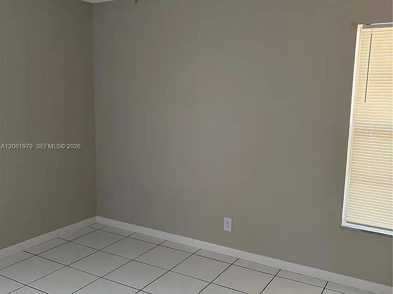 1440 SW 41st Ave #1-2 — Photo 3