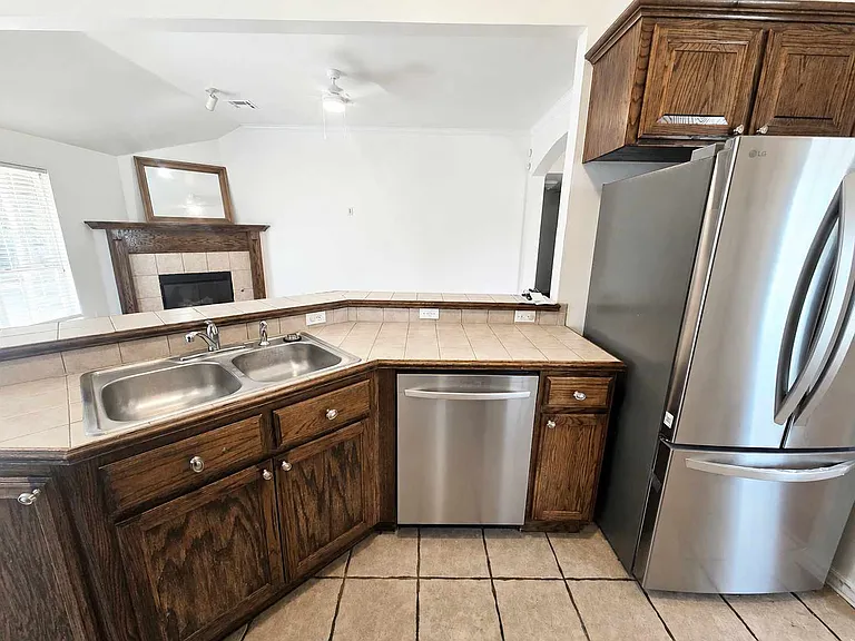 16001 Korie Dr — Photo 8