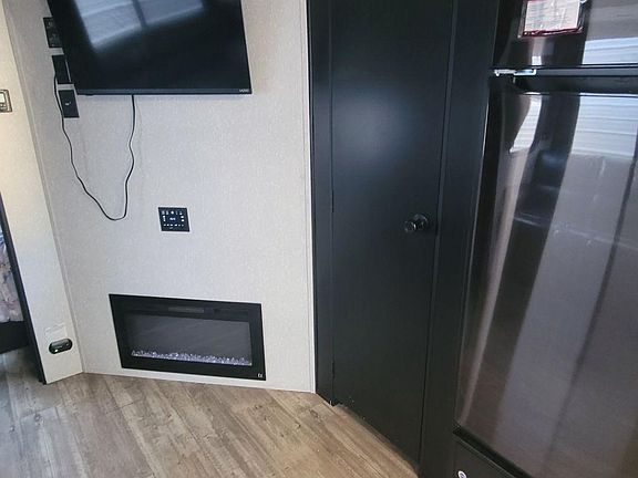 2nd image of 41855 Soledad Ln