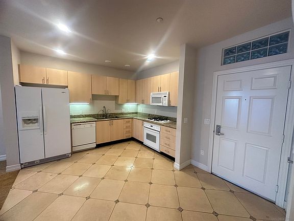 2nd image of 525 11th Ave #525