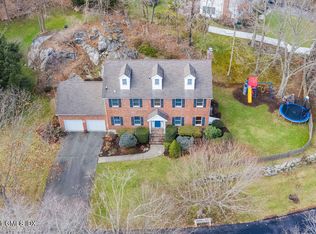 2 Tree Top Ter, Greenwich, CT 06831