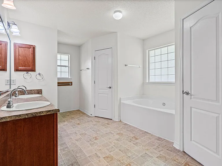 4120 Fenwick Loop W — Photo 15