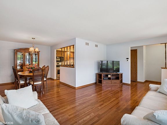 3rd image of 16133 Pine Dr