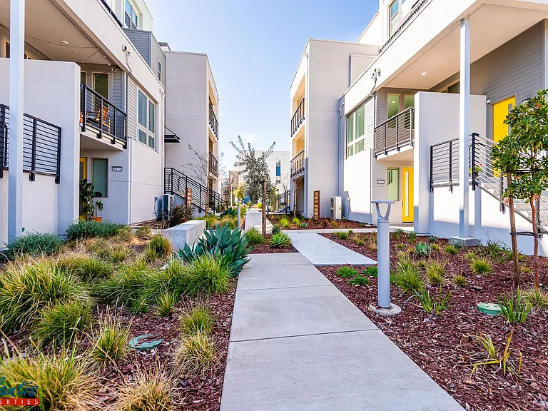 6818 Chroma Ct — Photo 1