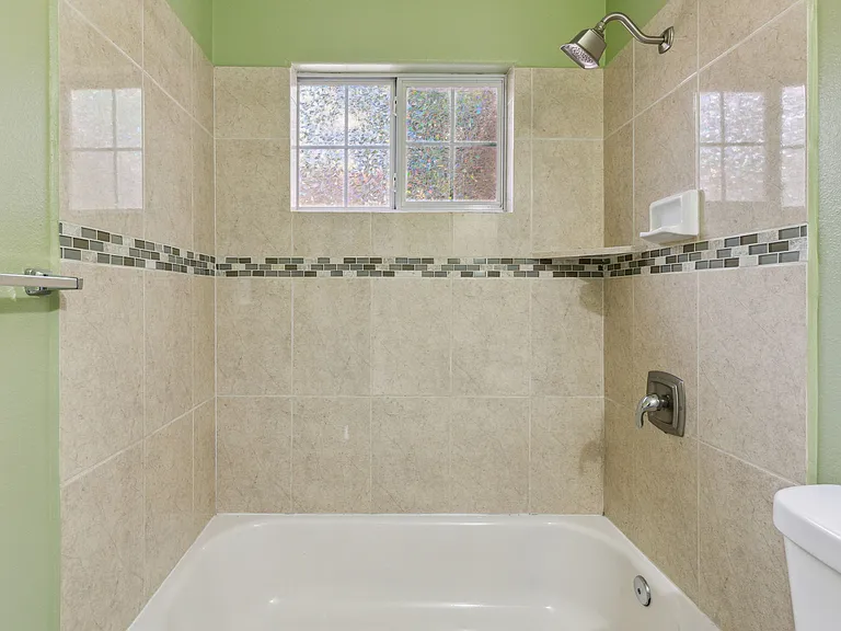 1424 Knight St — Photo 8