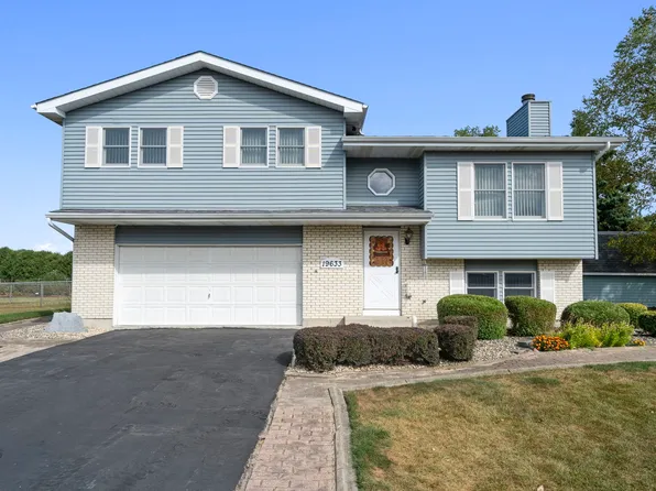 19633 S Thistle Ln, Frankfort, IL 60423