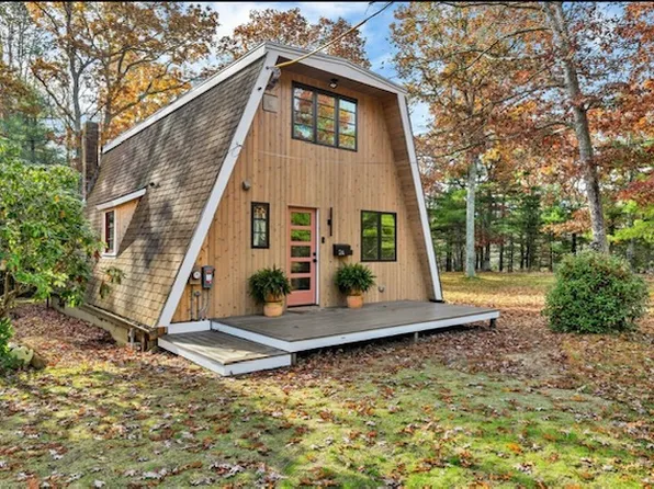 2A Thorpe Ln #A, West Kingston, RI 02892