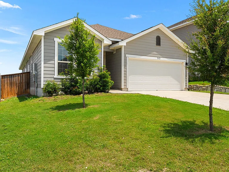 313 McLintock Rd — Photo 3
