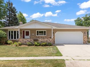 1905 Murcer Ln, Elgin, IL 60123