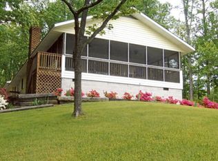 1492 Locust Grove Rd, Topping, VA 23169