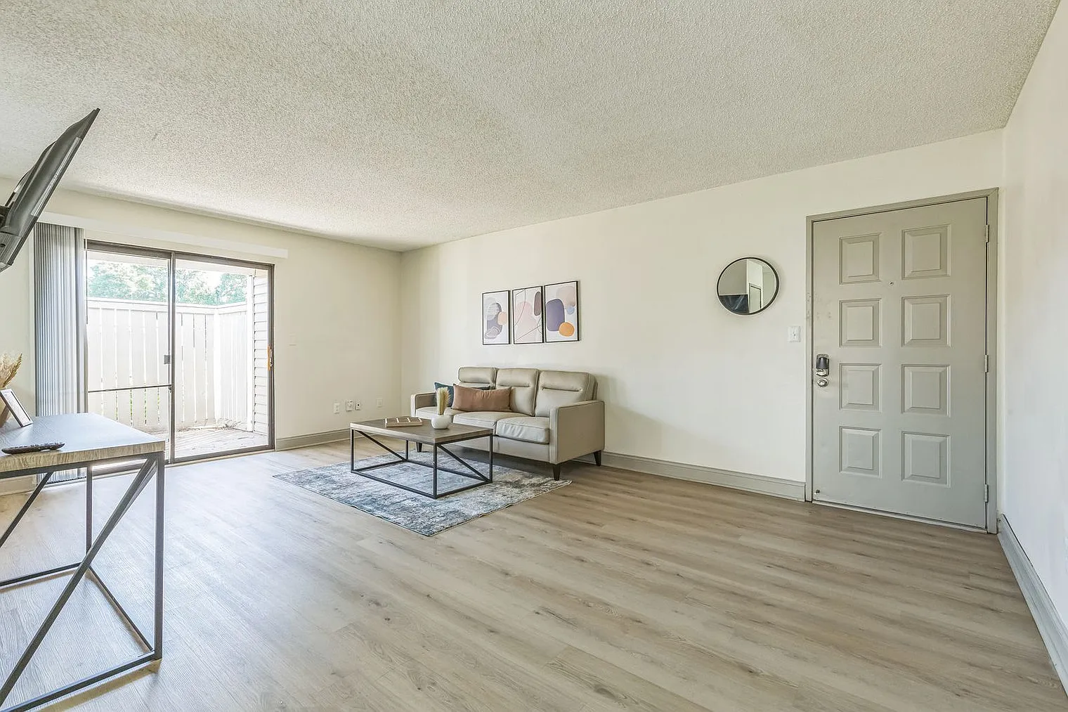 1 bed, 1.0 bath, 764 sqft, $1,916 — Photo 4