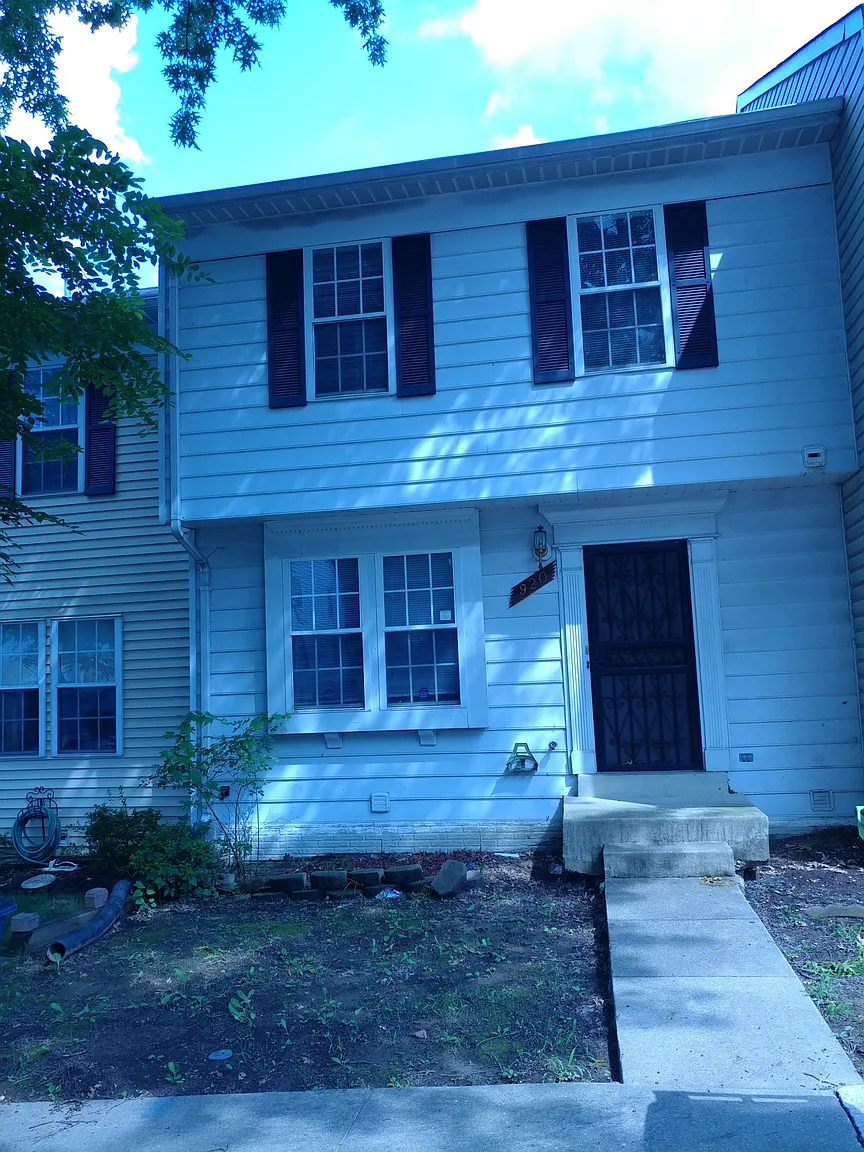 920 Newington Ct photo 1