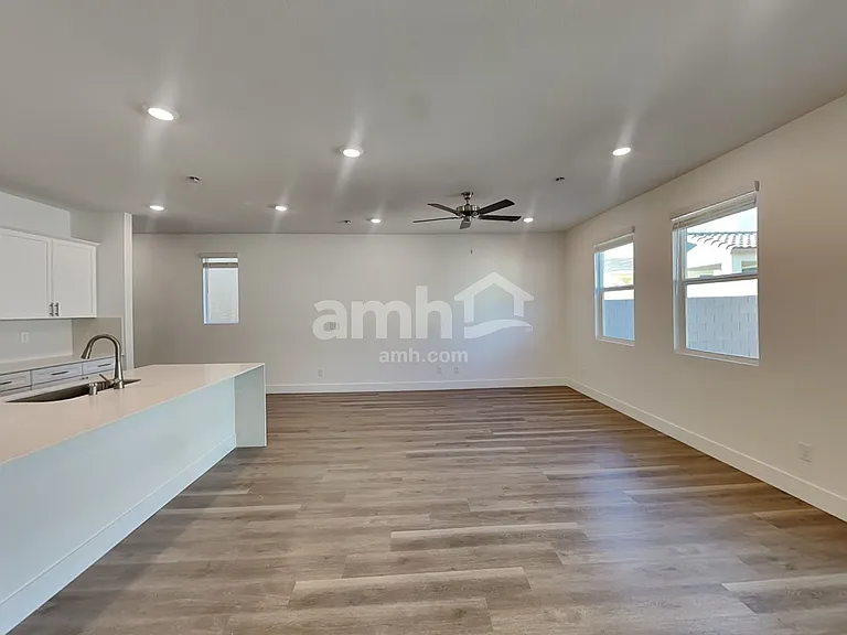 5835 Astapor St — Photo 6