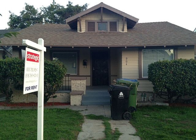 1st image of 904 W 57th St