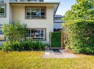 15991 Thrift Ave #104, White Rock, BC V4B 2M9