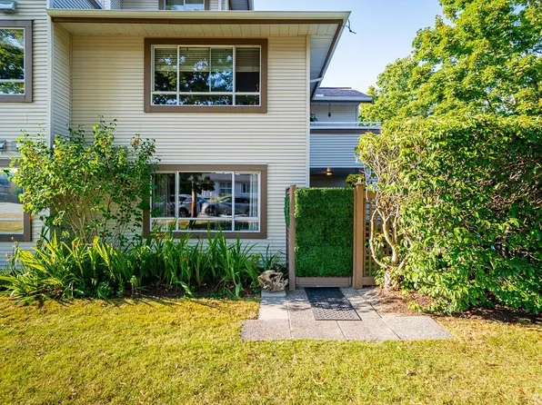 15991 Thrift Ave #104, White Rock, BC V4B 2M9