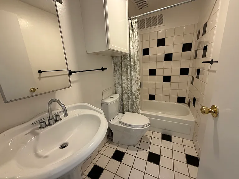 810 Taraval St #C — Photo 9