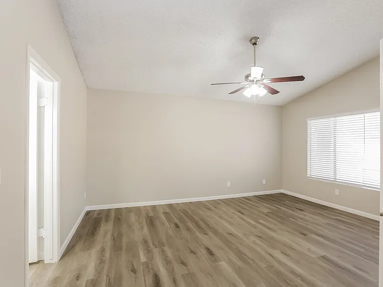 2732 W Gila Ln — Photo 10