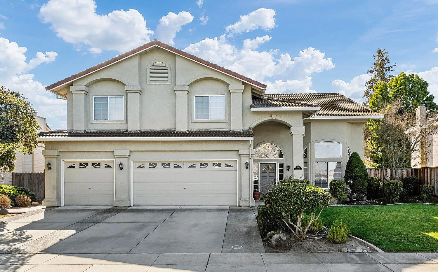 756 Vermeulen Dr photo 1