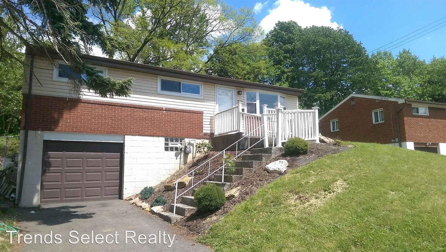 742 Heartwood Dr photo 1