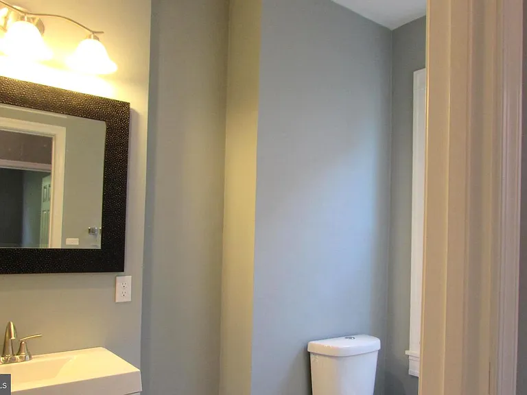 2735 Chesterfield Ave — Photo 18