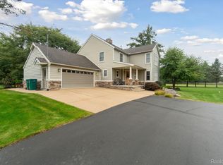 8821 Maltby Rd, Brighton, MI 48116