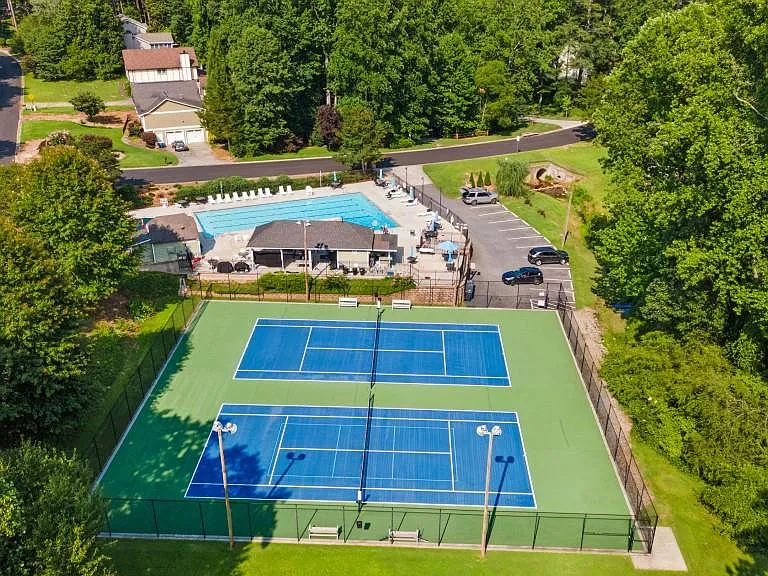 2506 Kingsley Dr NE — Photo 40