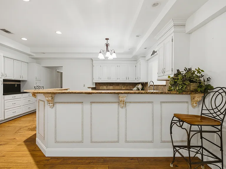 265 E Dove Rd — Photo 10