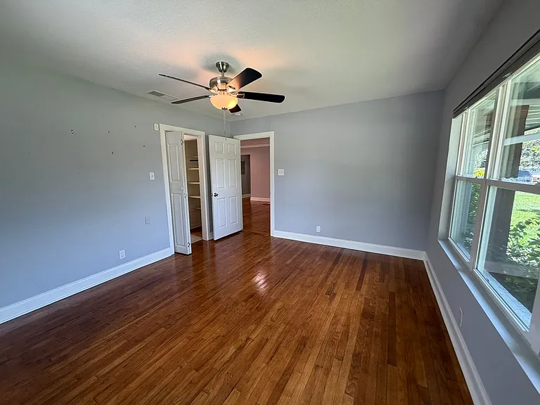 2555 W Kings Hwy — Photo 5