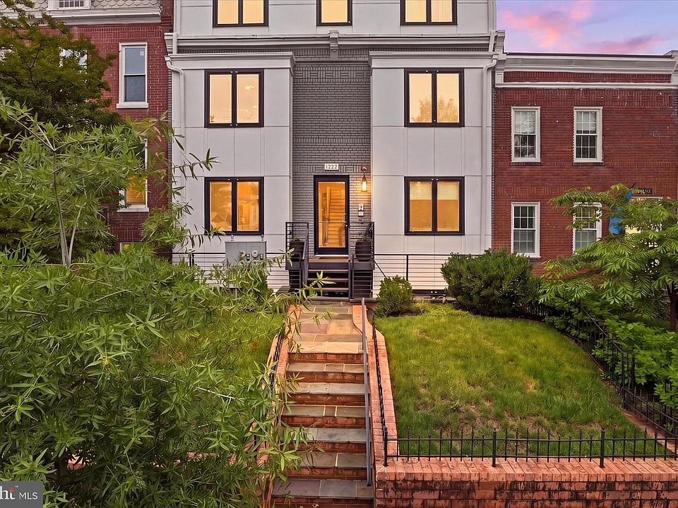 1st image of 1222 Neal St NE #3