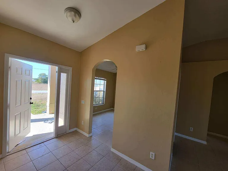 1637 NW 6th Pl — Photo 6