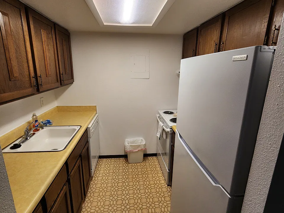 1250 Golden Cir #1