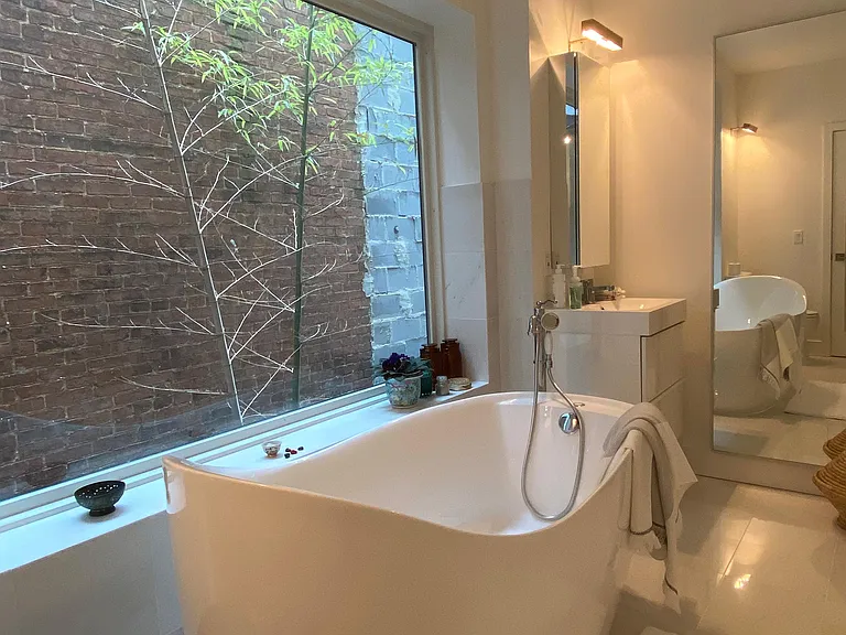 18 Q St NW #2 — Photo 23