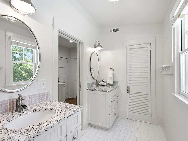 2424 Middle St — Photo 46