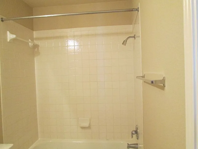 593 Cullen Blvd — Photo 24