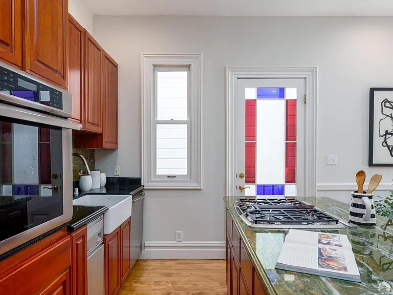 135 Scott St — Photo 15