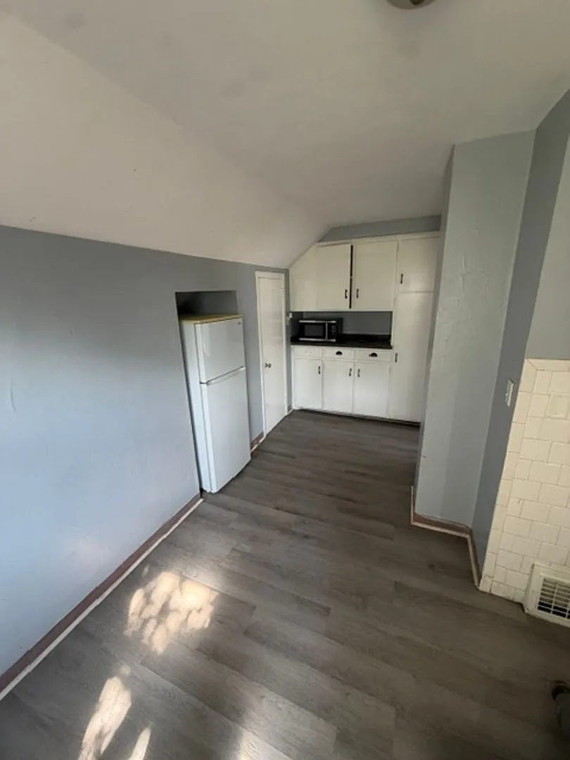 6118 25th Ave. (Duplex) — Photo 4