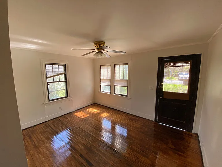 119 Sadler Ct — Photo 3
