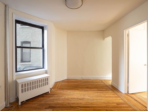 3rd image of 119 W Washington Pl #4