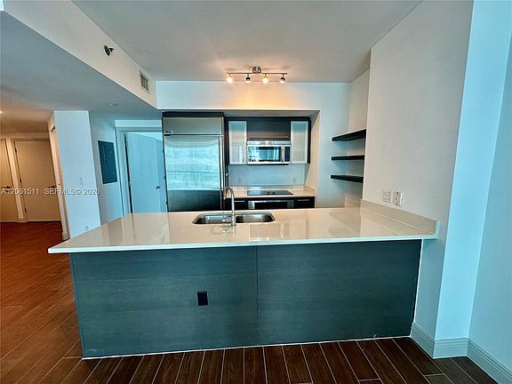 4th image of 500 Brickell Ave APT 2407