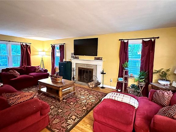 4th image of 25450 Glenbrook Blvd