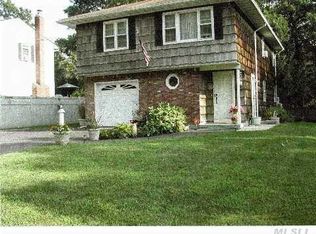 44 Bretton Rd, Hauppauge, NY 11788
