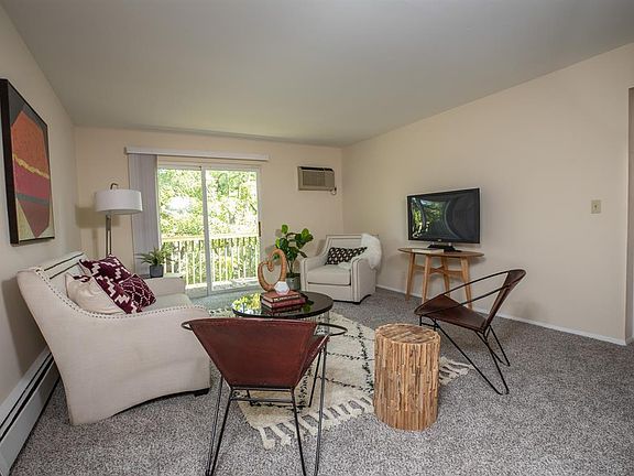 4th image of 1732 Sutton Ave #25