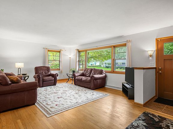 2nd image of 5113 Maher Ave